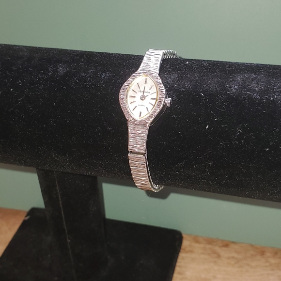 ⌚️VTG Retro Armitron Fashion Quarts Women's Watch with Instruction manual - Picture 3 of 13